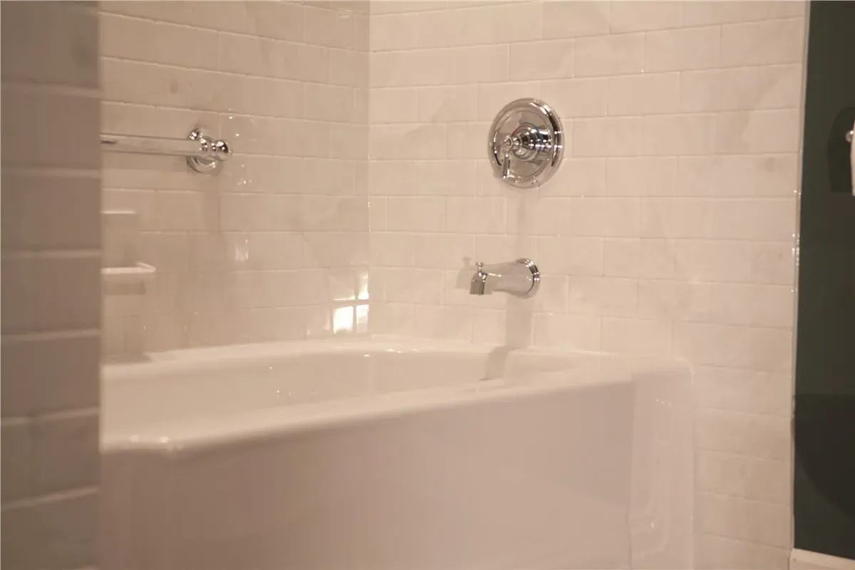 apple bathroom 1